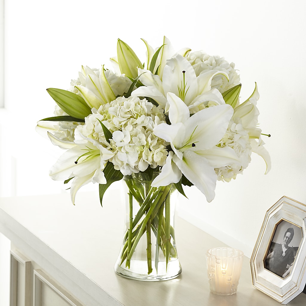 Compassionate Lily Bouquet – Aux 1000 Fleurs, Saint-hyacinthe PQ