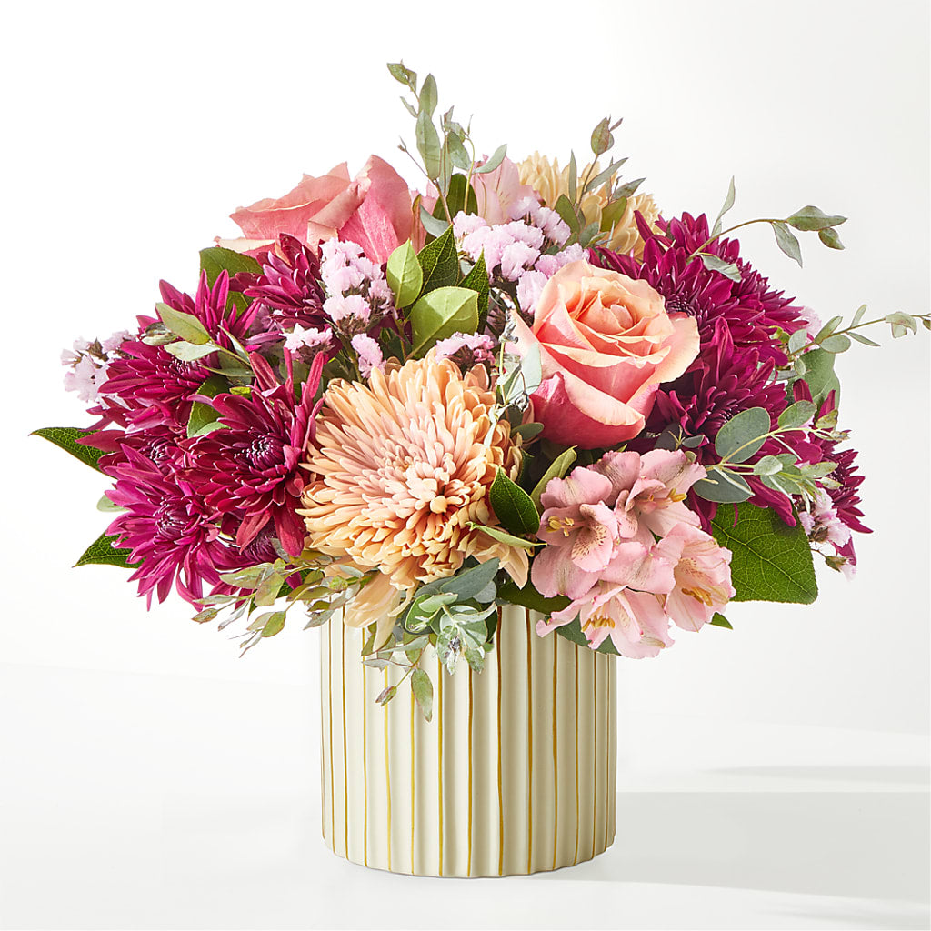 Berry Cobbler Bouquet with Ivory Vase – Aux 1000 Fleurs, Saint-hyacinthe PQ