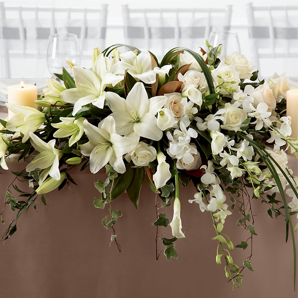 White Linen Arrangement – Aux 1000 Fleurs, Saint-hyacinthe PQ