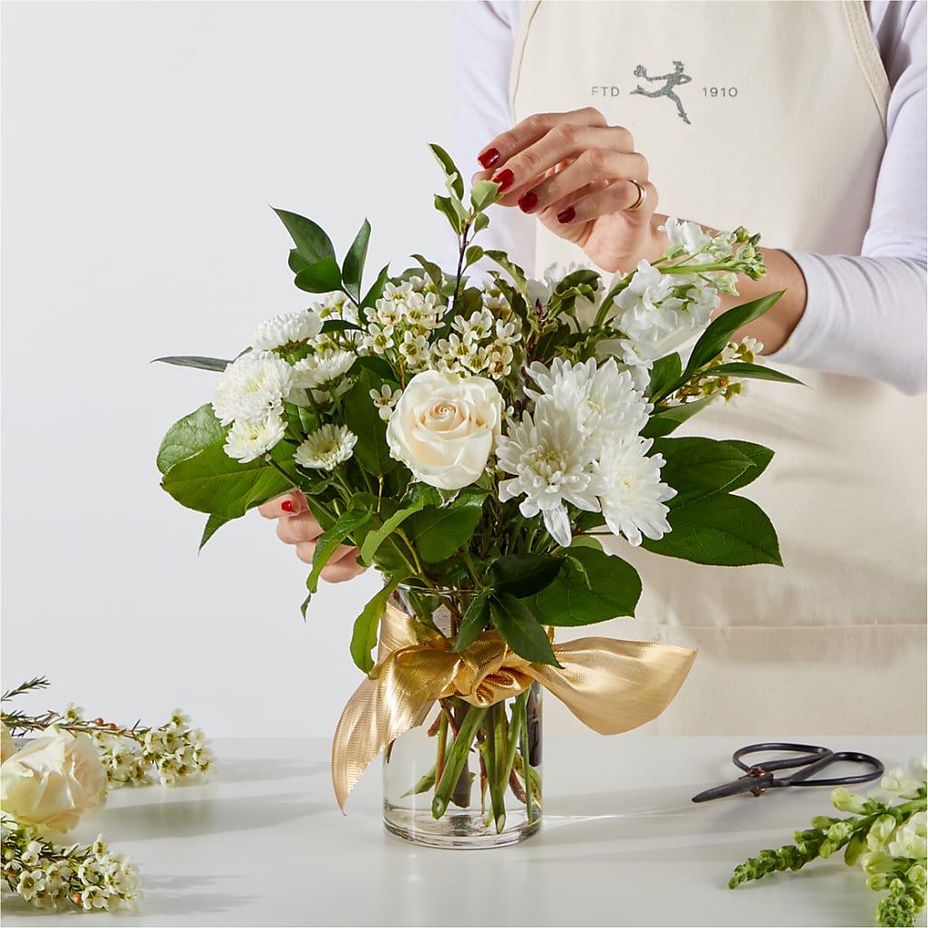 New Beginnings – A Florist Original –  Aux 1000 Fleurs, Saint-hyacinthe PQ