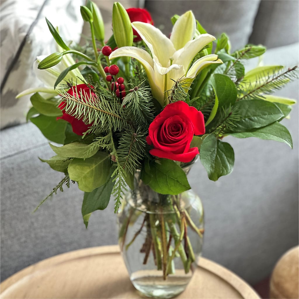 Sparkling Snowflakes Bouquet –  Aux 1000 Fleurs, Saint-hyacinthe PQ
