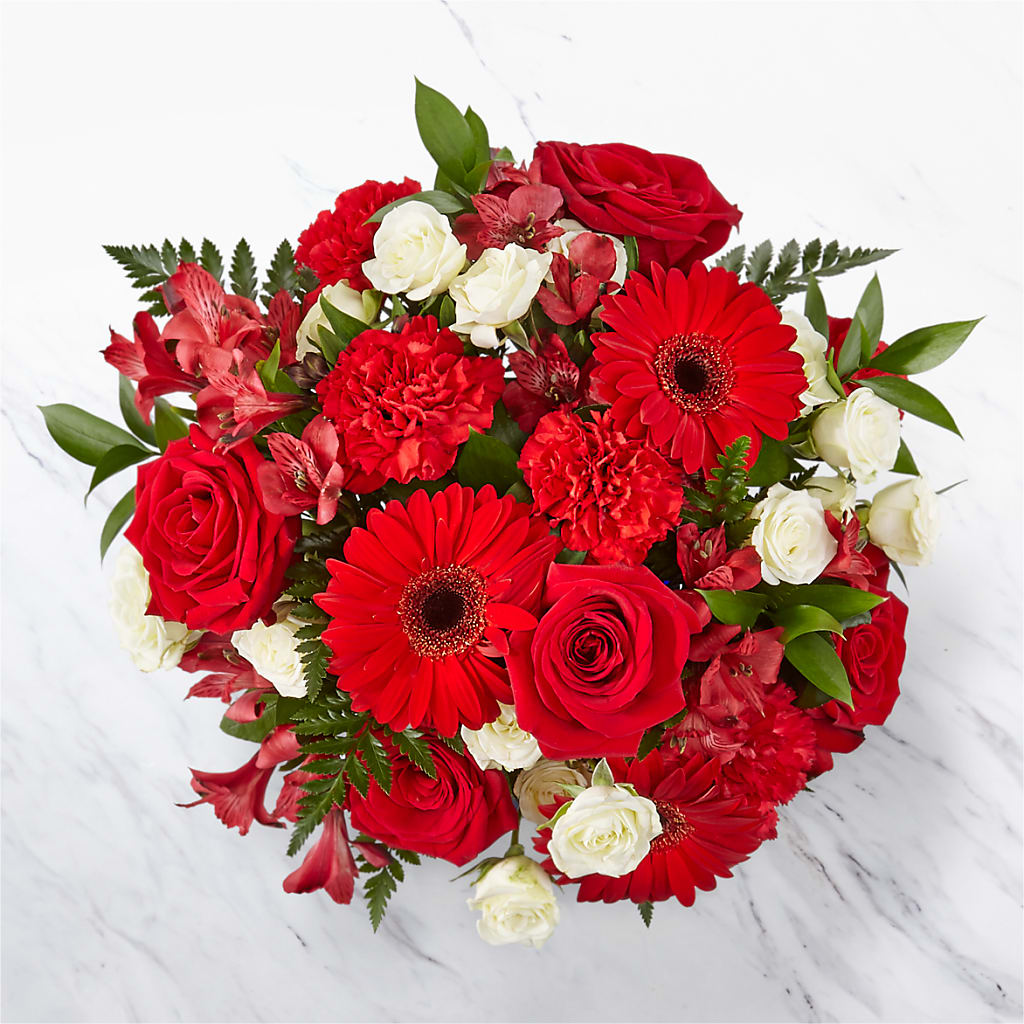 Hearts Embrace Bouquet –  Aux 1000 Fleurs, Saint-hyacinthe PQ