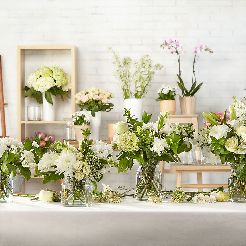 Classic Ivory – A Florist Original –  Aux 1000 Fleurs, Saint-hyacinthe PQ