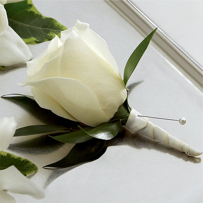 White Rose Boutonniere –  Aux 1000 Fleurs, Saint-hyacinthe PQ