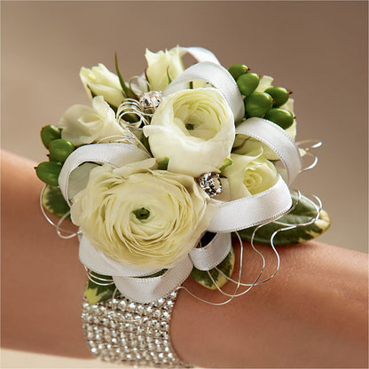 White Wedding Corsage –  Aux 1000 Fleurs, Saint-hyacinthe PQ